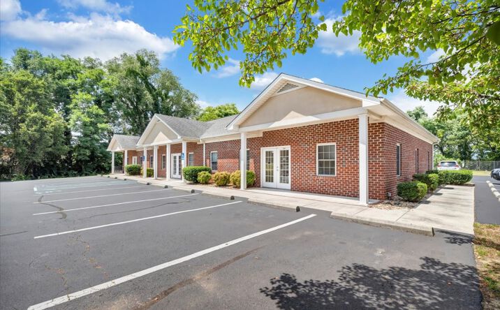 Pictures of Office property located at 1101 Electric Rd, Salem, VA 24153 for sales - image #1