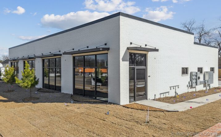 Pictures of Mixed Use, Office, Retail property located at 527 W El Paso Street, Broken Arrow, OK 74012 for sales - image #1