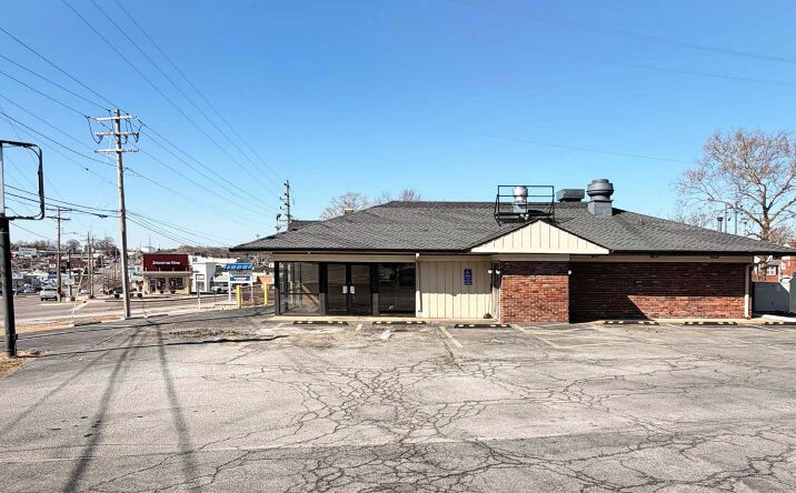 Pictures of Retail property located at 9245 Gravois Rd, Affton, MO 63123 for sales - image #1