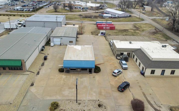 Pictures of Office property located at 2304 Sky-Vue Lane, Manhattan, KS 66502 for sales - image #1