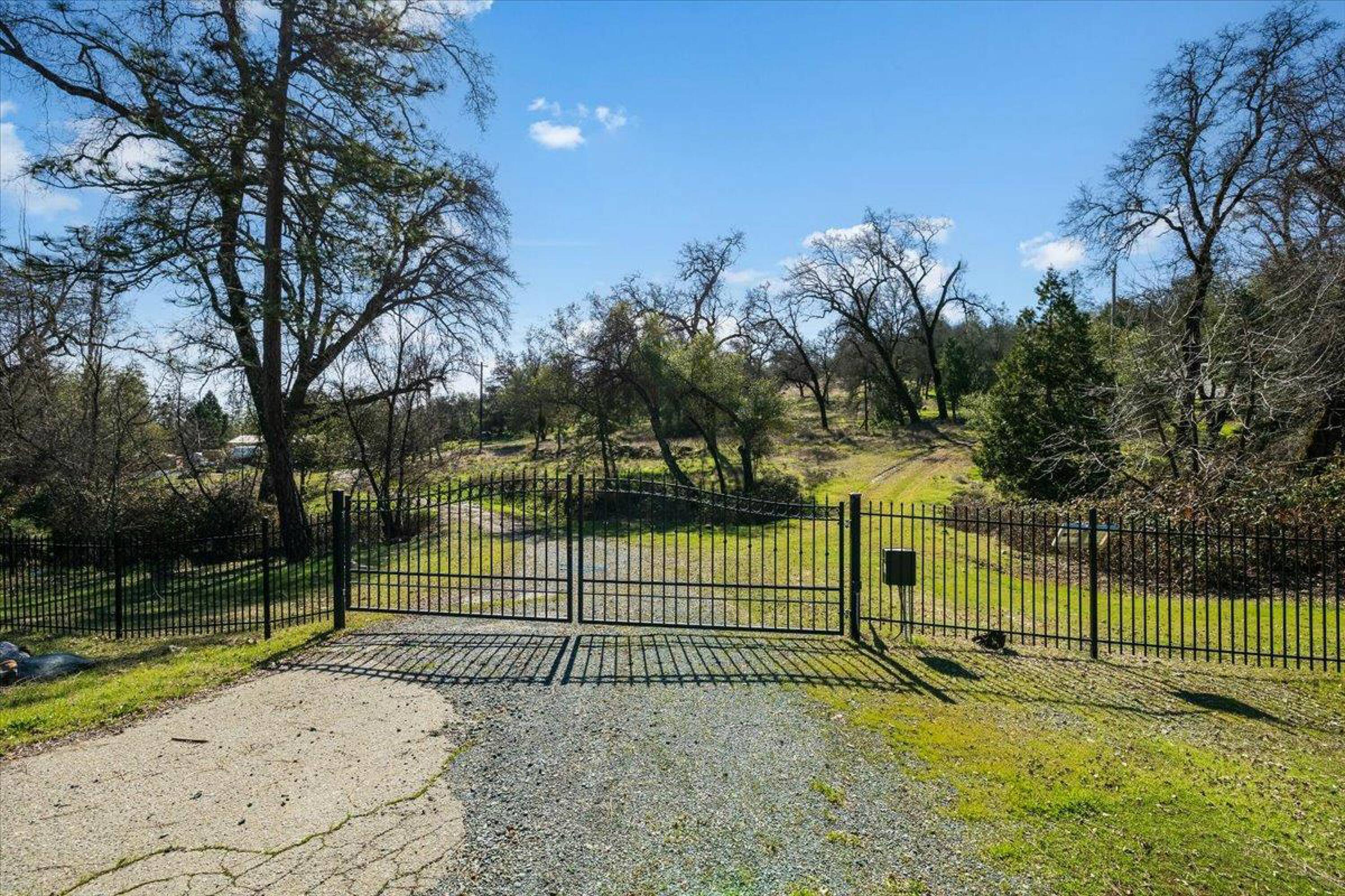 12463 Wolf Rd, Grass Valley, CA 95949