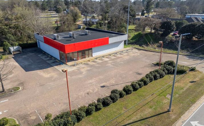 Pictures of Retail property located at 1205 S Eufaula Ave, Eufaula, AL 36027 for sales - image #1
