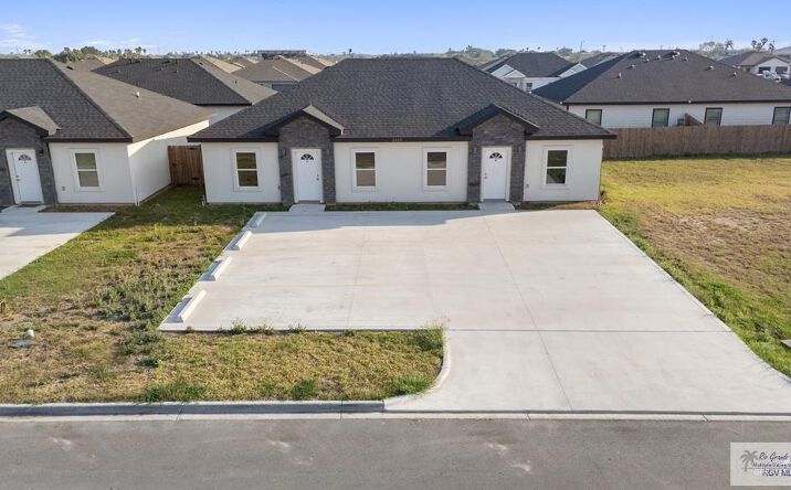 Pictures of Multifamily property located at 2425 N Valley Circle, La Feria, TX 78559 for sales - image #1