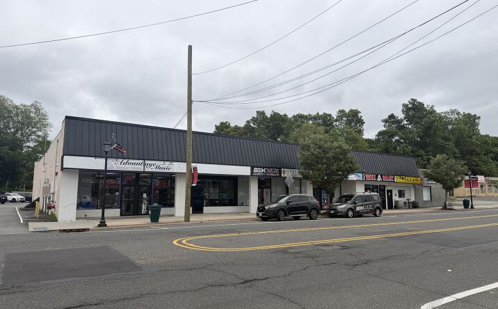 Pictures of Retail property located at 419-437 Hawkins Ave, Ronkonkoma, NY 11779 for sales - image #1