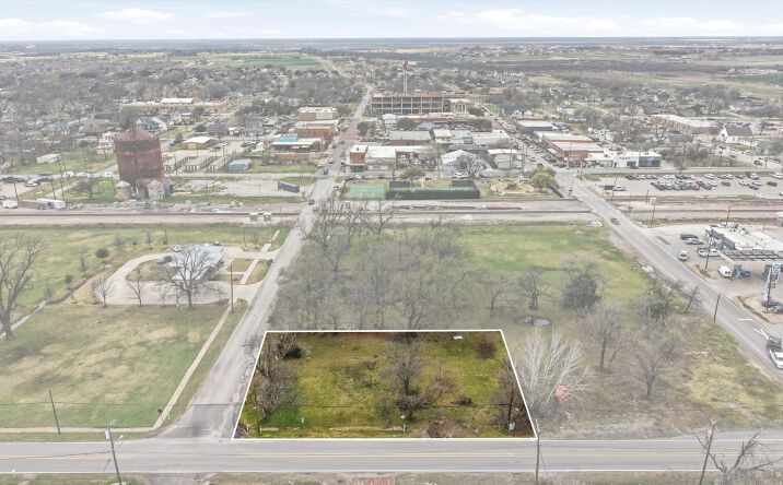 Pictures of Land, Retail property located at 212 E Walnut St, Celina, TX 75009 for sales - image #1