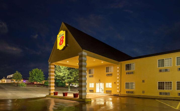 Pictures of Hospitality property located at 34085 Commerce Dr, De Soto, KS 66018 for sales - image #1