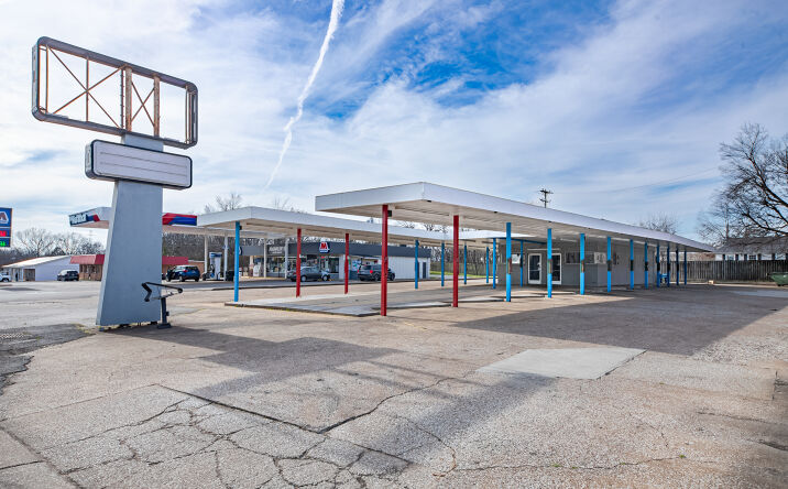 Pictures of Land, Retail property located at 435 E Main St, Hohenwald, TN 38462 for sales - image #1