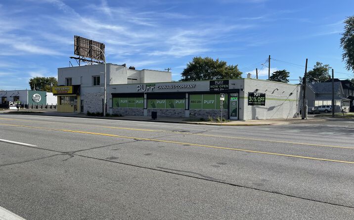 Pictures of Retail property located at  for sales - image #1