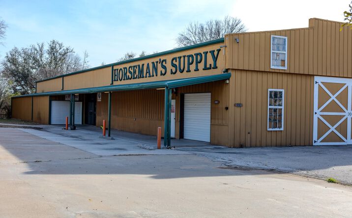 Pictures of Retail property located at 2020 Fort Worth Hwy, Weatherford, TX 76086 for sales - image #1