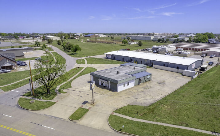Pictures of Industrial, Retail property located at 401 S Ranchwood Blvd, Yukon, OK 73099 for sales - image #1