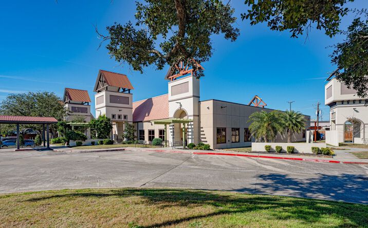 Pictures of Office, Retail property located at 4002 Burke Rd, Pasadena, TX 77504 for sales - image #1