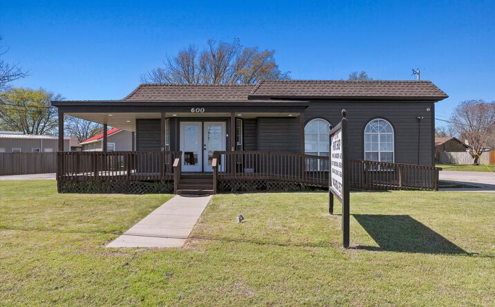 Pictures of Office, Retail property located at 600s US-377, Pilot Point, TX 76258 for sales - image #1