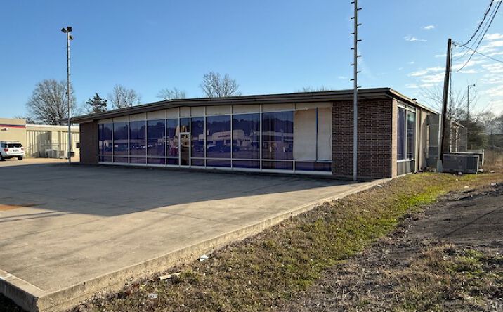 Pictures of Industrial, Office, Retail property located at 100 S Greer Blvd, Pittsburg, TX 75686 for sales - image #1