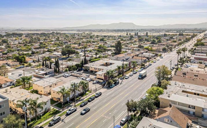 Pictures of Multifamily property located at 7442 - 7450 Vineland Ave, Sun Valley, CA 91352 for sales - image #1