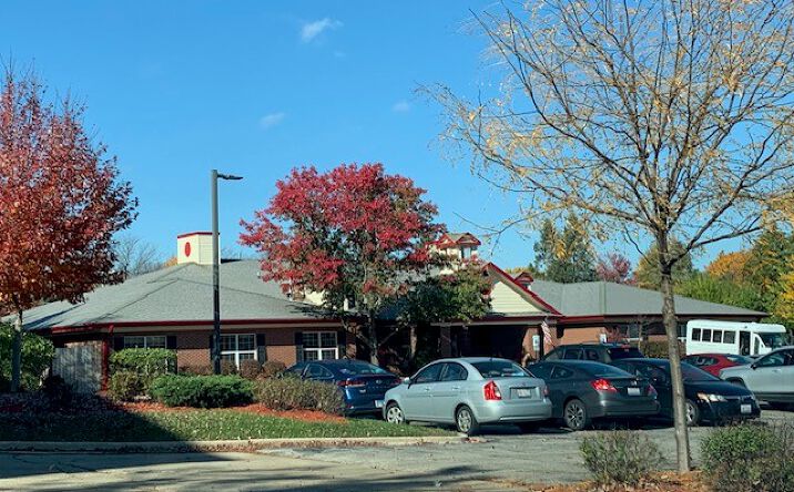 Pictures of Retail property located at 2601 S Quentin Rd, Schaumburg, IL 60173 for sales - image #1