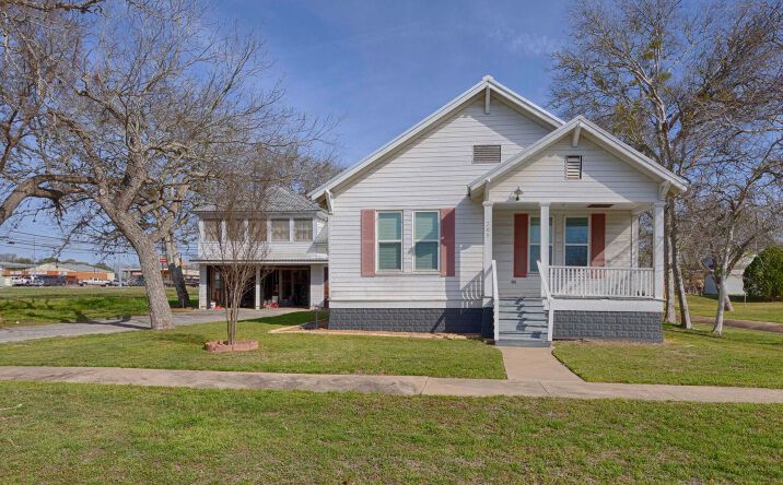 Pictures of Land property located at 309 Anderson St, Schulenburg, TX 78956 for sales - image #1