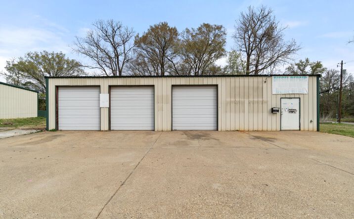 Pictures of Mixed Use property located at 420 E Scott St, Gilmer, TX 75644 for sales - image #1