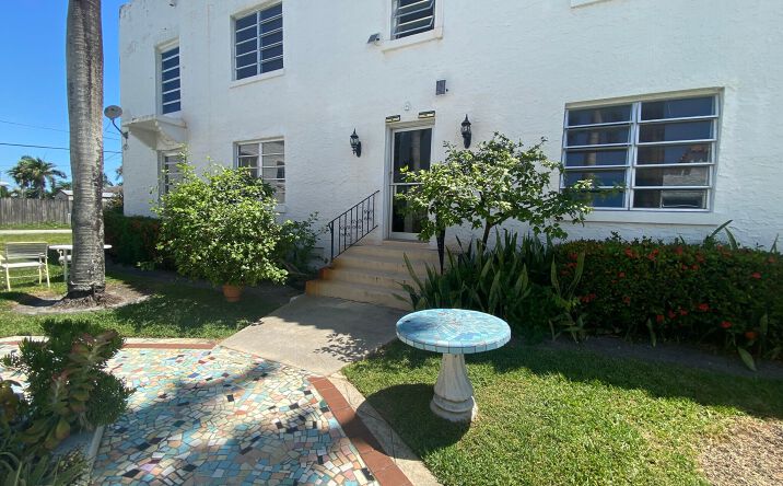 Pictures of Multifamily property located at 817 Tyler St, Hollywood, FL 33019 for sales - image #1