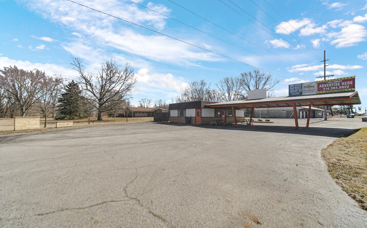 Pictures of Mixed Use, Retail property located at 508 Us-421, Medaryville, IN 47957 for sales - image #1