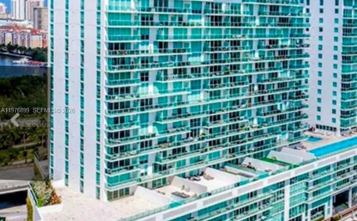 Pictures of Retail property located at 400 Sunny Isles Blvd # 4 #CU-4, Sunny Isles Beach, FL 33160 for sales - image #1