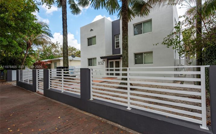Pictures of Multifamily property located at 852 SW 13th Ave, Miami, FL 33135 for sales - image #1