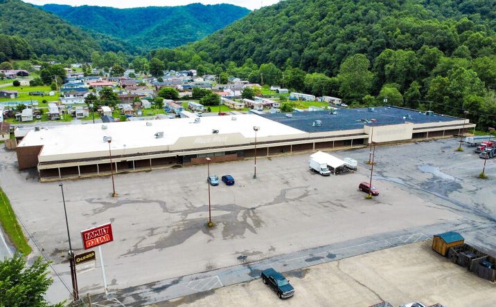 Pictures of Retail, Industrial property located at 539 Valley Dr, Oceana, WV 24870 for sales - image #1