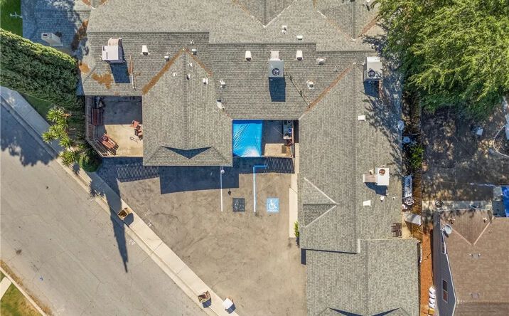 Pictures of Multifamily property located at 2801 Alta Vista Dr, Bakersfield, CA 93305 for sales - image #1