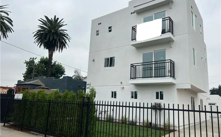 image of property at 8919 HOOPER AVE Florence Graham CA 90002-1722