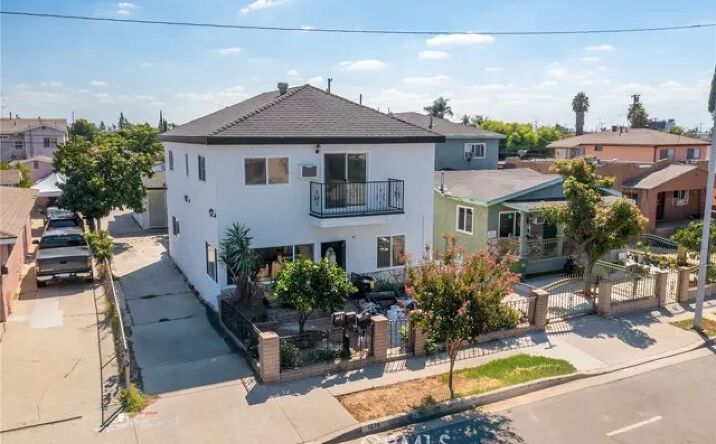 Pictures of Multifamily property located at 1236-1234 S Arizona Avenue, Los Angeles, CA 90022 for sales - image #1
