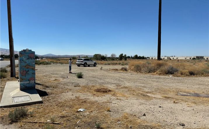 Pictures of Land property located at 39227 Sierra Highway, Palmdale, CA 93550 for sales - image #1
