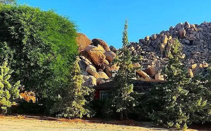 Pictures of Land property located at 66058 Foothill, Joshua Tree, CA 92252 for sales - image #1