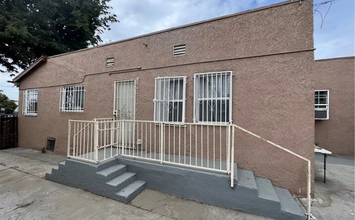 Pictures of Multifamily property located at 913 E 87th Street, Los Angeles, CA 90002 for sales - image #1