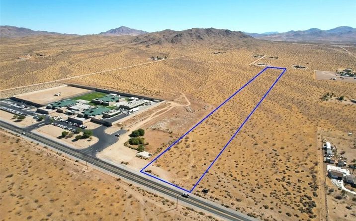 Pictures of Land property located at Dale Evans Pkwy, Apple Valley, CA 92307 for sales - image #1