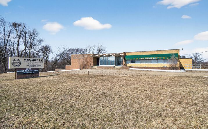 Pictures of Retail property located at 1002 E South Street, Jackson, MI 49203 for sales - image #1