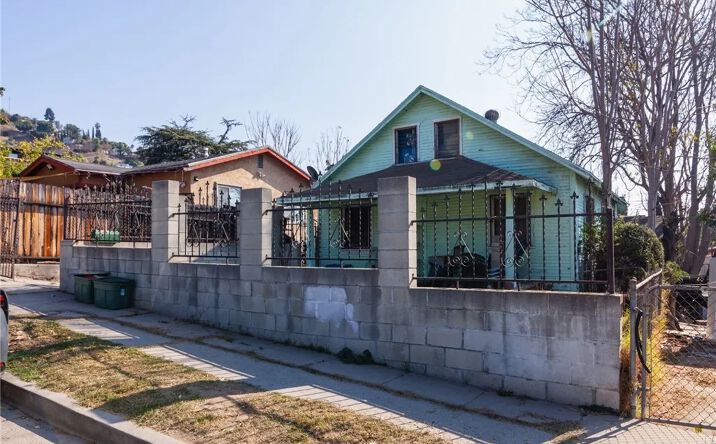 Pictures of Multifamily property located at 2908 Future Street, Los Angeles, CA 90065 for sales - image #1