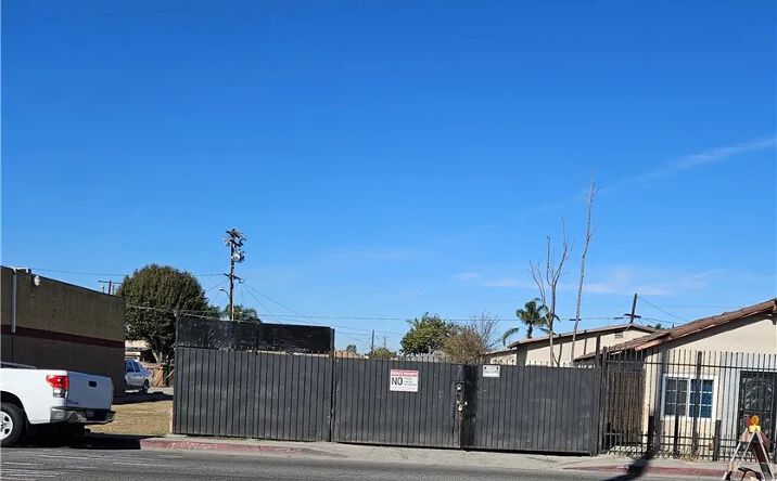 Pictures of Land property located at 653 W Compton, Compton, CA 90220 for sales - image #1