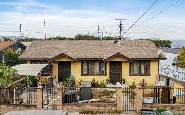 Pictures of Multifamily property located at 634 Romulo Street, Los Angeles, CA 90065 for sales - image #1