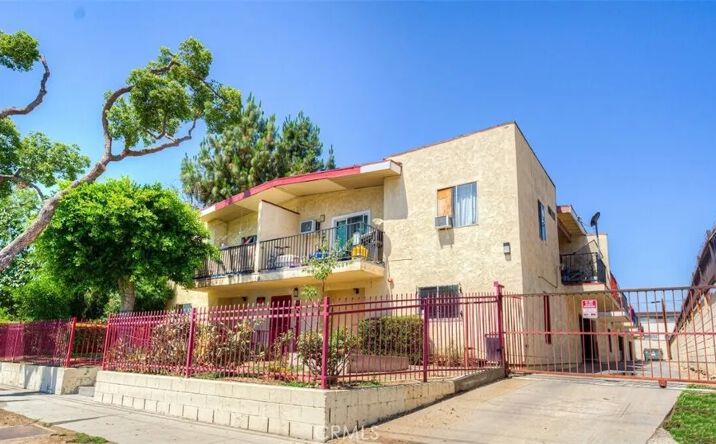 Pictures of Multifamily property located at 839 N Summit Avenue, Pasadena, CA 91103 for sales - image #1