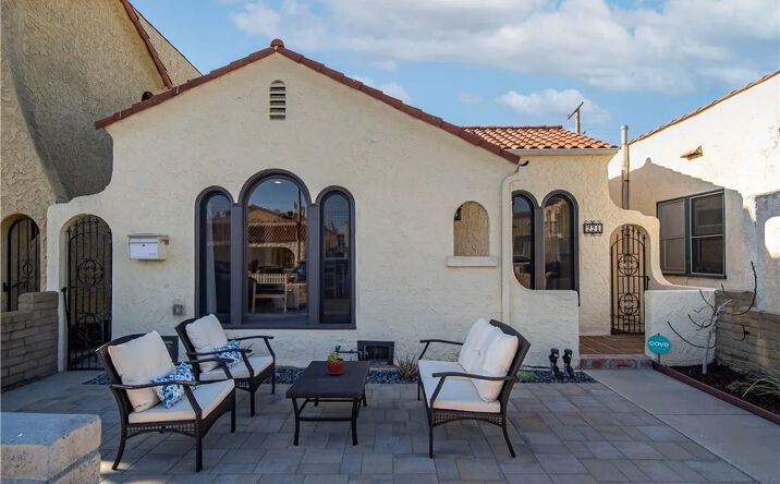 image of property at 221 CORONA AVE Long Beach CA 90803-1801