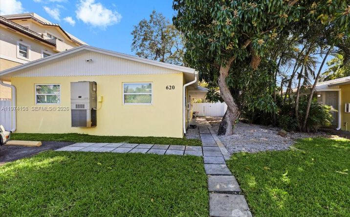 Pictures of Multifamily property located at 620 SW 10th St, Fort Lauderdale, FL 33315 for sales - image #1