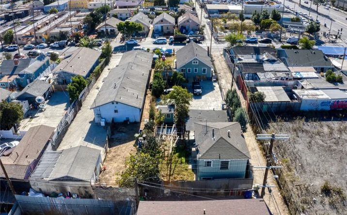 Pictures of Multifamily property located at 947 81, Los Angeles, CA 90044 for sales - image #1