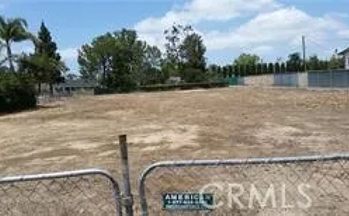Pictures of Land property located at 1501 Lowell North, Santa Ana, CA 92706 for sales - image #1