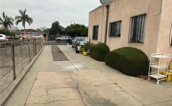 Pictures of Multifamily property located at 606 S Kern Avenue, East Los Angeles, CA 90022 for sales - image #1