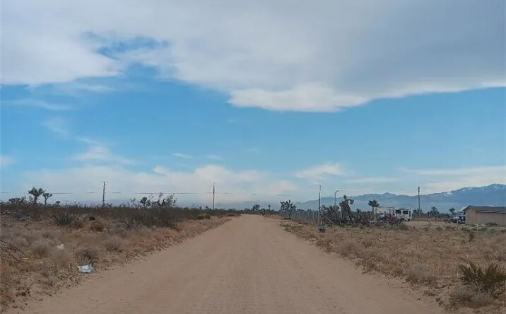 Pictures of Land property located at 6692 Palmdale Rd, Phelan, CA 92371 for sales - image #1