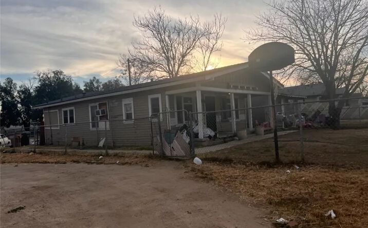 Pictures of Multifamily property located at 2117 Kentucky Street, Bakersfield, CA 93305 for sales - image #1