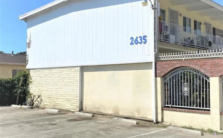 Pictures of Multifamily property located at 2635 S Cloverdale Avenue, Los Angeles, CA 90016 for sales - image #1