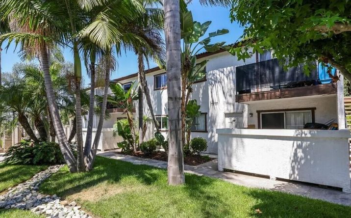 Pictures of Multifamily property located at 380 Plymouth Dr, Vista, CA 92083 for sales - image #1