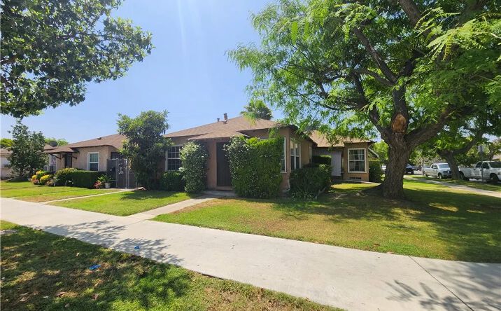 Pictures of Multifamily property located at 11820 Victory Boulevard, North Hollywood, CA 91606 for sales - image #1
