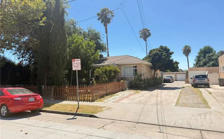 Pictures of Multifamily property located at 208 N Wright Street, Santa Ana, CA 92701 for sales - image #1
