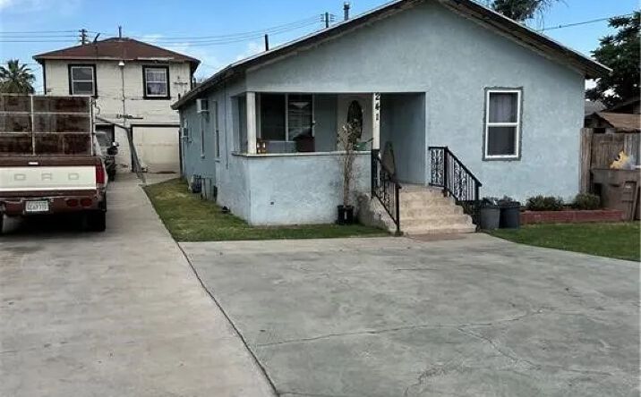 Pictures of Multifamily property located at 241 L Street, Bakersfield, CA 93304 for sales - image #1